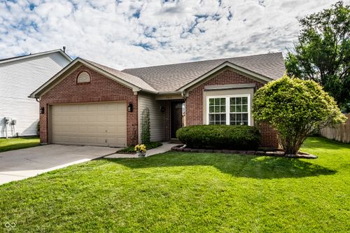 7061 N Lyndhurst Xing, McCordsville, IN, 46055-6104 | Card Image