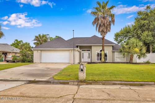 886 On The Grn, Biloxi, MS, 39532-3228 | Card Image