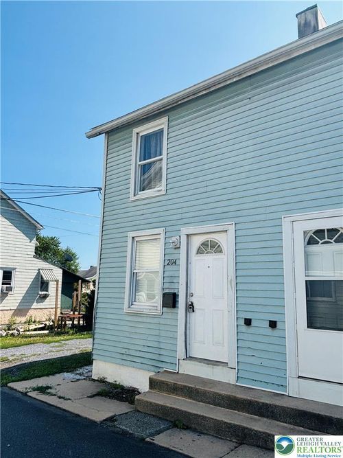204 Limestone St, CATASAUQUA, PA, 18032-1953 | Card Image