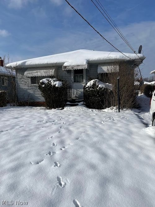 4680 Beechgrove Ave, Garfield Heights, OH, 44125-1811 | Card Image