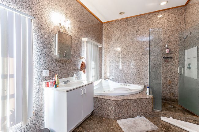 3107 N Harding Ave, Home with 12 bedrooms, 7 bathrooms and 4 parking in Chicago IL | Image 13