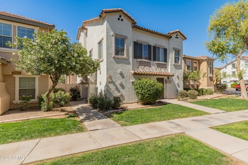 927 W Wendy Way, Gilbert, AZ, 85233-3622 | Card Image