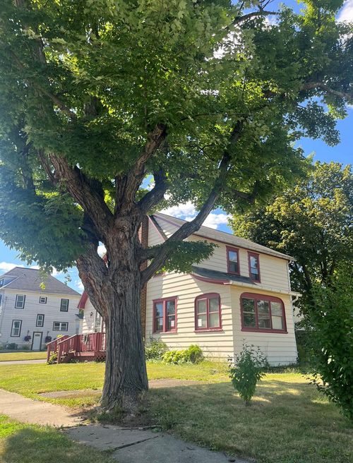 11 Barteau St, Endicott, NY, 13760-5701 | Card Image