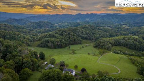 840 Ed Williams Rd, Zionville, NC, 28698-9776 | Card Image