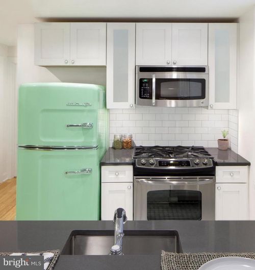 apt-4b-1518 Spruce St, PHILADELPHIA, PA, 19102-4552 | Card Image