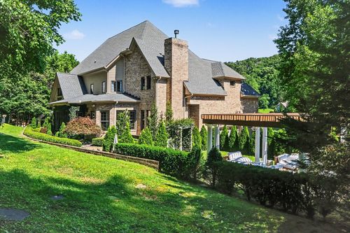 1060 Natchez Valley Ln, Franklin, TN, 37064-4704 | Card Image