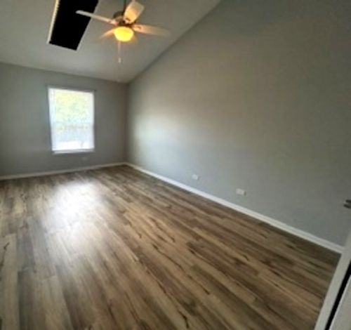 1300 Queensgreen Cir, Naperville, IL, 60563-2137 | Card Image