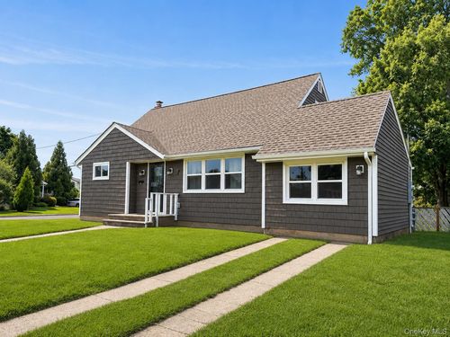 7 Mindy Ln, Westbury, NY, 11590-1649 | Card Image
