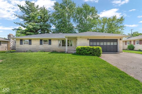 1027 Logan St, Brownsburg, IN, 46112-1705 | Card Image
