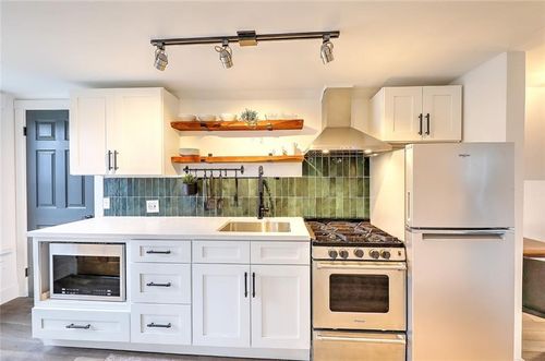 73 Washburn Avenue, East Providence, RI, 02916 | Card Image