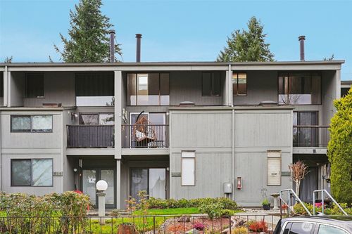apt-493-6668 137th Pl Ne, Redmond, WA, 98052-9526 | Card Image