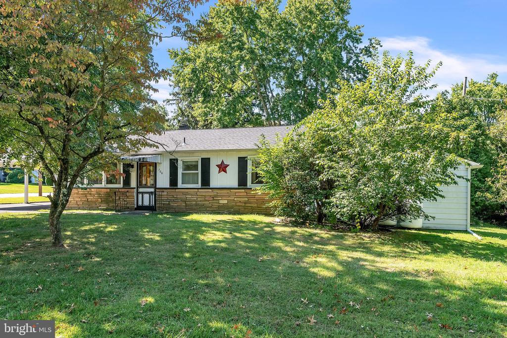 Sharp Ln, Feasterville Trevose, PA 19053