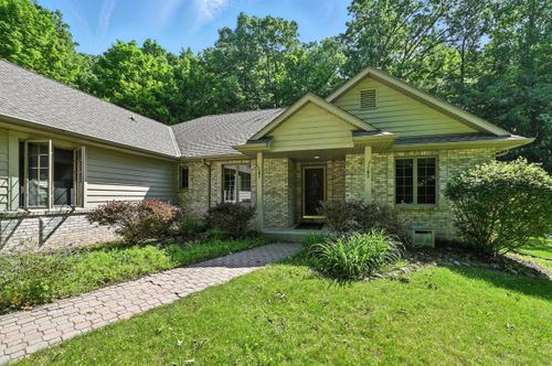 520 Bayberry Ln, Slinger, WI, 53086-9244 | Card Image
