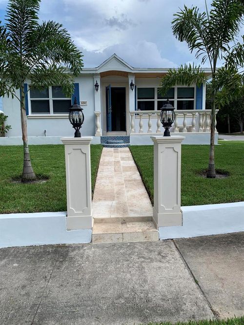 630 Claremore Dr, West Palm Beach, FL, 33401-7636 | Card Image