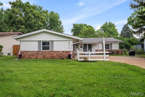 573 Coach Light Ln, Hazelwood, MO, 63042-1913 | Card Image