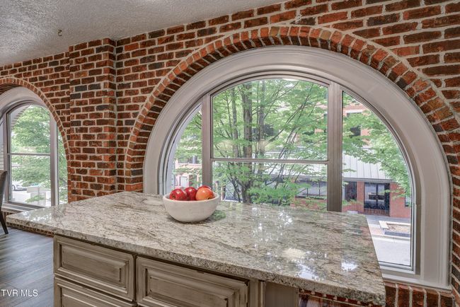 Kitchen Island | Image 21