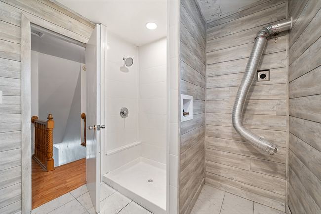 2nd Floor Bathroom with Laundry Hook-Ups | Image 34