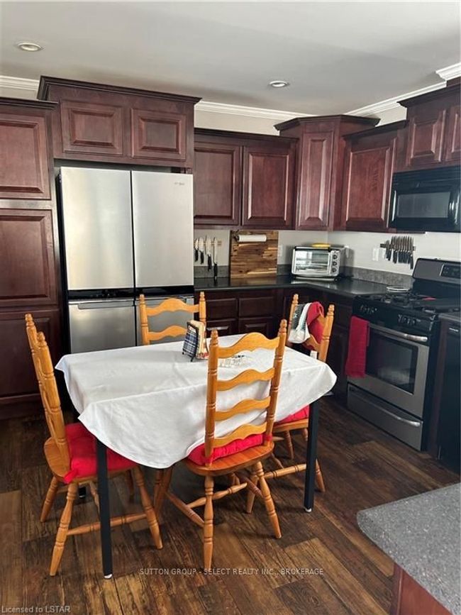13 Sutton Dr, House other with 2 bedrooms, 0 bathrooms and 1 parking in Goderich ON | Image 7