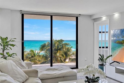 5f-6061 Collins Ave, Miami Beach, FL, 33140-2267 | Card Image