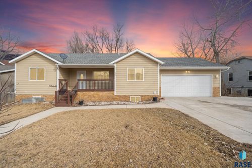 904 N Highland Ave, Sioux Falls, SD, 57103-0618 | Card Image