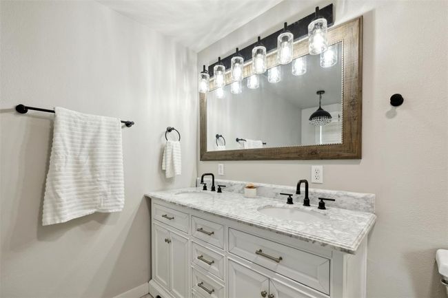 5530 Us Highway 90 A W, House other with 4 bedrooms, 2 bathrooms and 2 parking in Shiner TX | Image 31