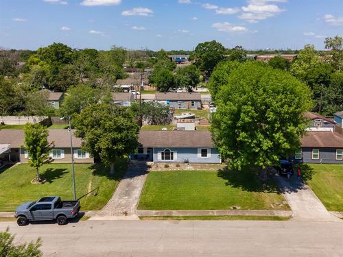 2113 Pickerton Dr, Deer Park, TX, 77536-5839 | Card Image