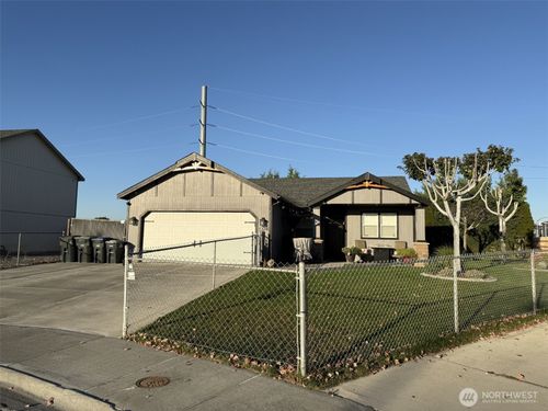 1324 S Cougar Drive, Moses Lake, WA, 98837 | Card Image