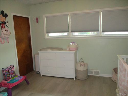 17271 Hamilton Ave, Allen Park, MI, 48101-3124 | Card Image