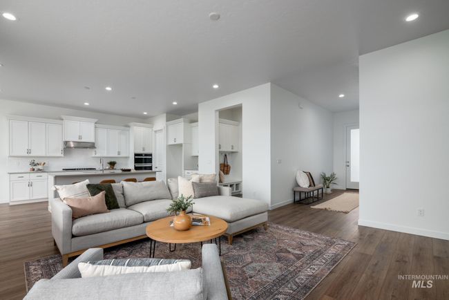 320 Orrison St, House other with 3 bedrooms, 3 bathrooms and 3 parking in Caldwell ID | Image 6