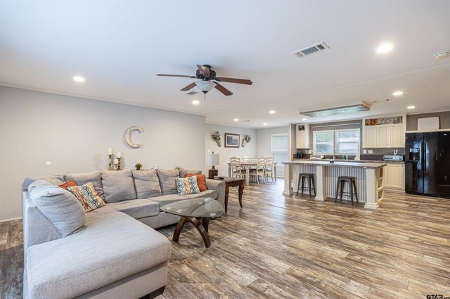 21167 Joe Paul Ln, House other with 4 bedrooms, 2 bathrooms and null parking in Chandler TX | Image 8