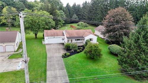 395 Leydecker Rd, West Seneca, NY, 14224-3704 | Card Image