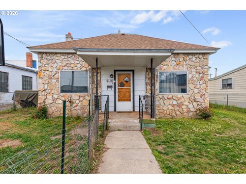 2125 8th St, Baker City, OR, 97814-2627 | Card Image