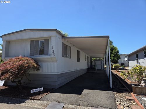 123-13640 Se Highway 212, Clackamas, OR, 97015-8572 | Card Image