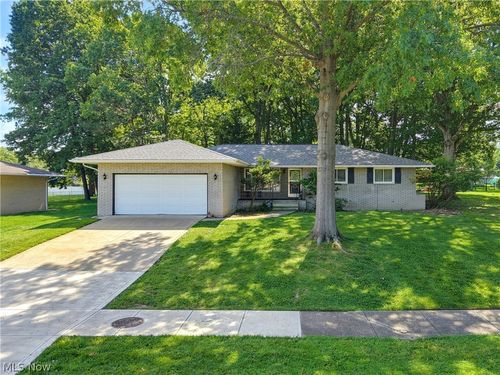 1780 E Parkhaven Dr, Seven Hills, OH, 44131-3927 | Card Image