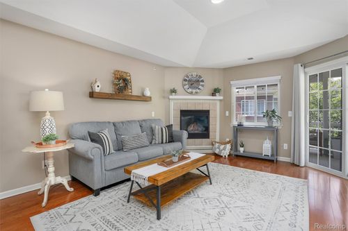 6725 Boulder Pointe Dr, Washington Township, MI, 48094-4501 | Card Image