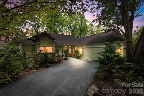 8 Spring Ridge Ln, Hendersonville, NC, 28739-9218 | Card Image