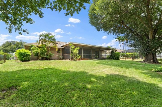 1339 Se Coral Reef St, House other with 3 bedrooms, 2 bathrooms and 2 parking in Port Saint Lucie FL | Image 16