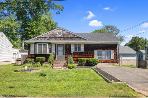28 Lehigh St, Dunellen, NJ, 08812-1534 | Card Image