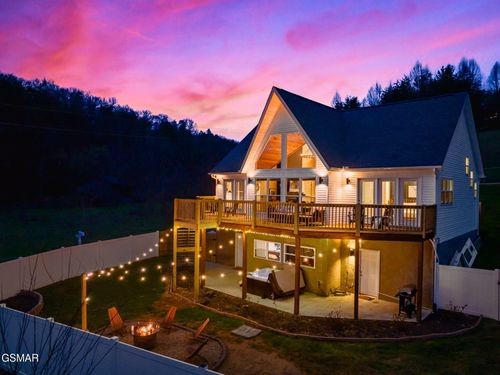3885 Katelyns Ln, Sevierville, TN, 37876-6131 | Card Image