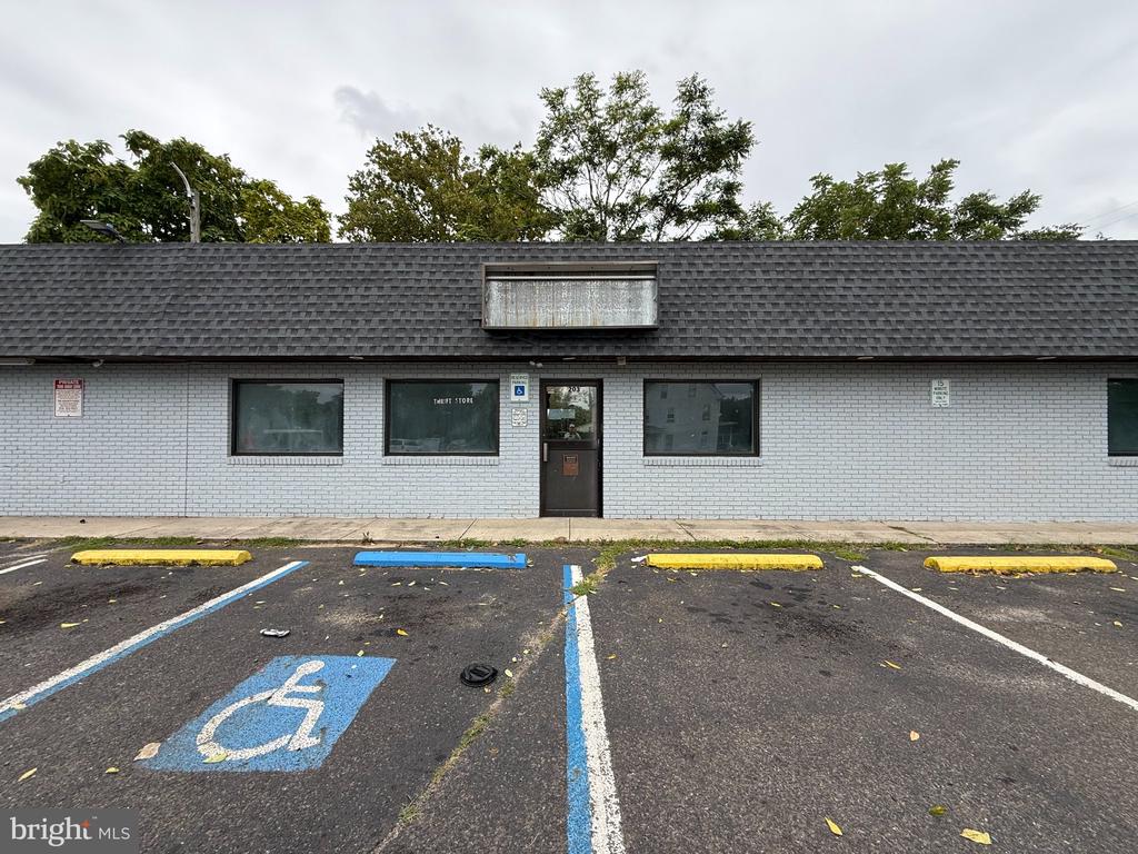 Commercial Lease in MILLVILLE
