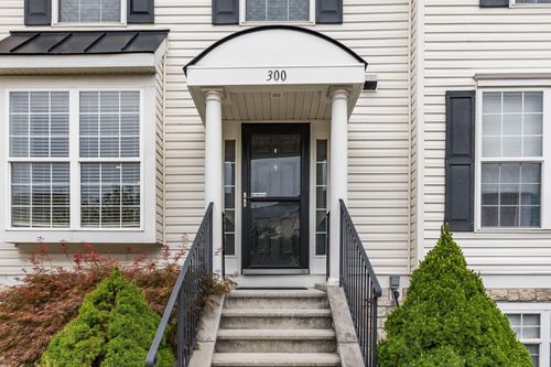 300 Pagodatree Dr, Blacklick, OH, 43004-8430 | Card Image