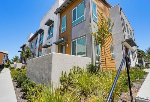 973 Bradley Way, Vista, CA, 92081-7890 | Card Image