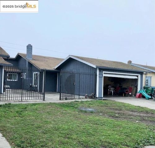 453-453 Jill Cir, Stockton, CA, 95210-2619 | Card Image