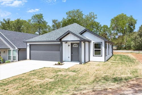 415 E Monterey St, Denison, TX, 75021-6601 | Card Image