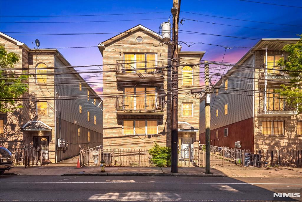 Residential Income in Newark