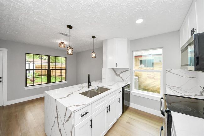 Large kitchen Island | Image 7