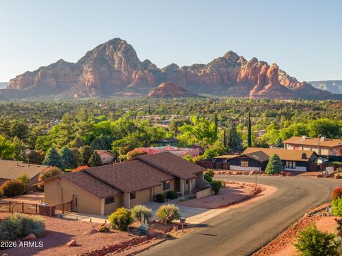 580 Saddlerock Cir, Sedona, AZ, 86336-5754 | Card Image