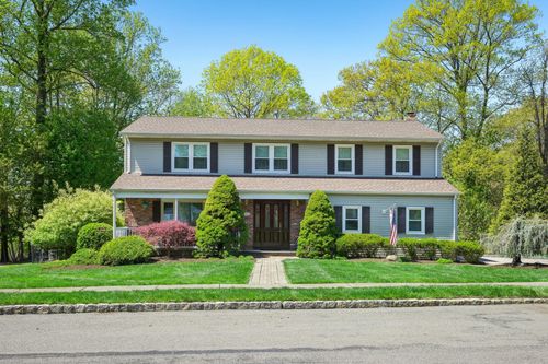 49 Minuteman Cir, Orangeburg, NY, 10962-2709 | Card Image