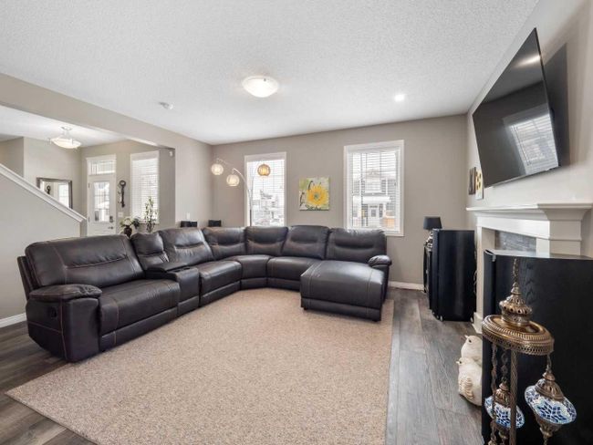 12 Yorkstone Heath Sw, Home with 4 bedrooms, 2 bathrooms and 4 parking in Calgary AB | Image 7