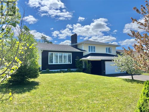 10 Southcott Dr, Grand Falls-Windsor, NL, A2A2P1 | Card Image
